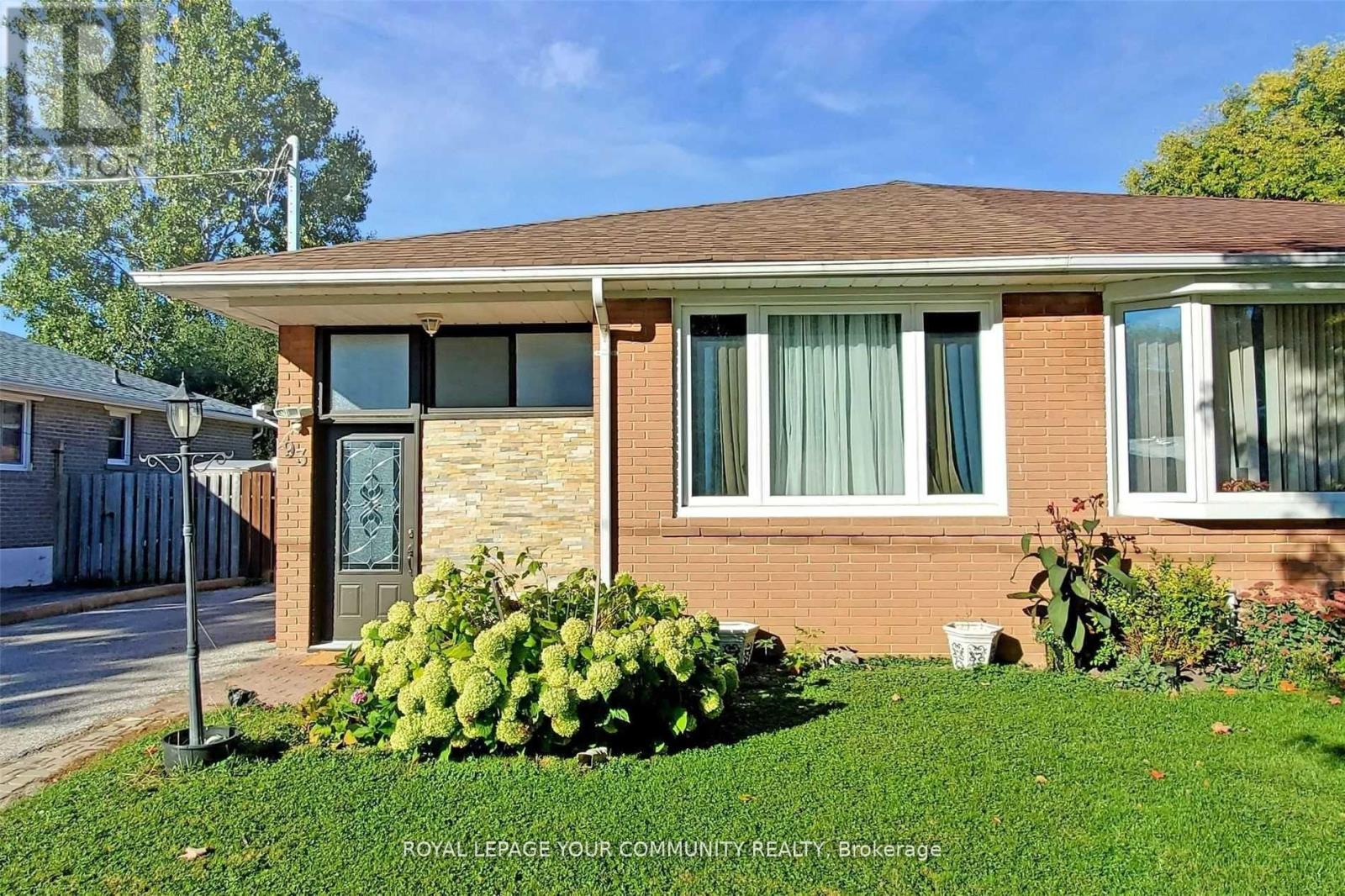 LOWER - 93 SEPTONNE AVENUE, Newmarket, Ontario