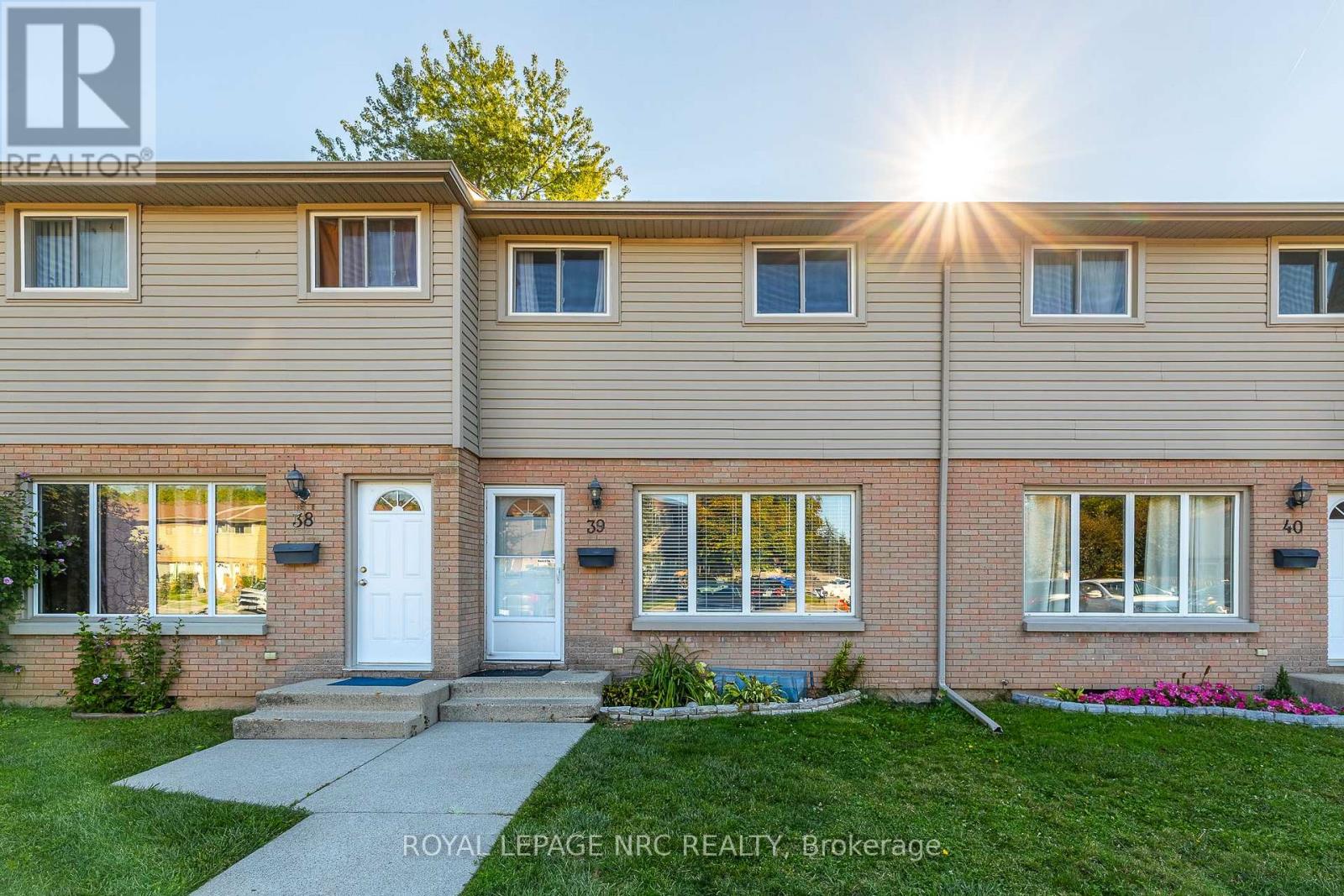 39 - 4215 Meadowvale Drive, Niagara Falls, Ontario  L2E 5W8 - Photo 2 - X12381677