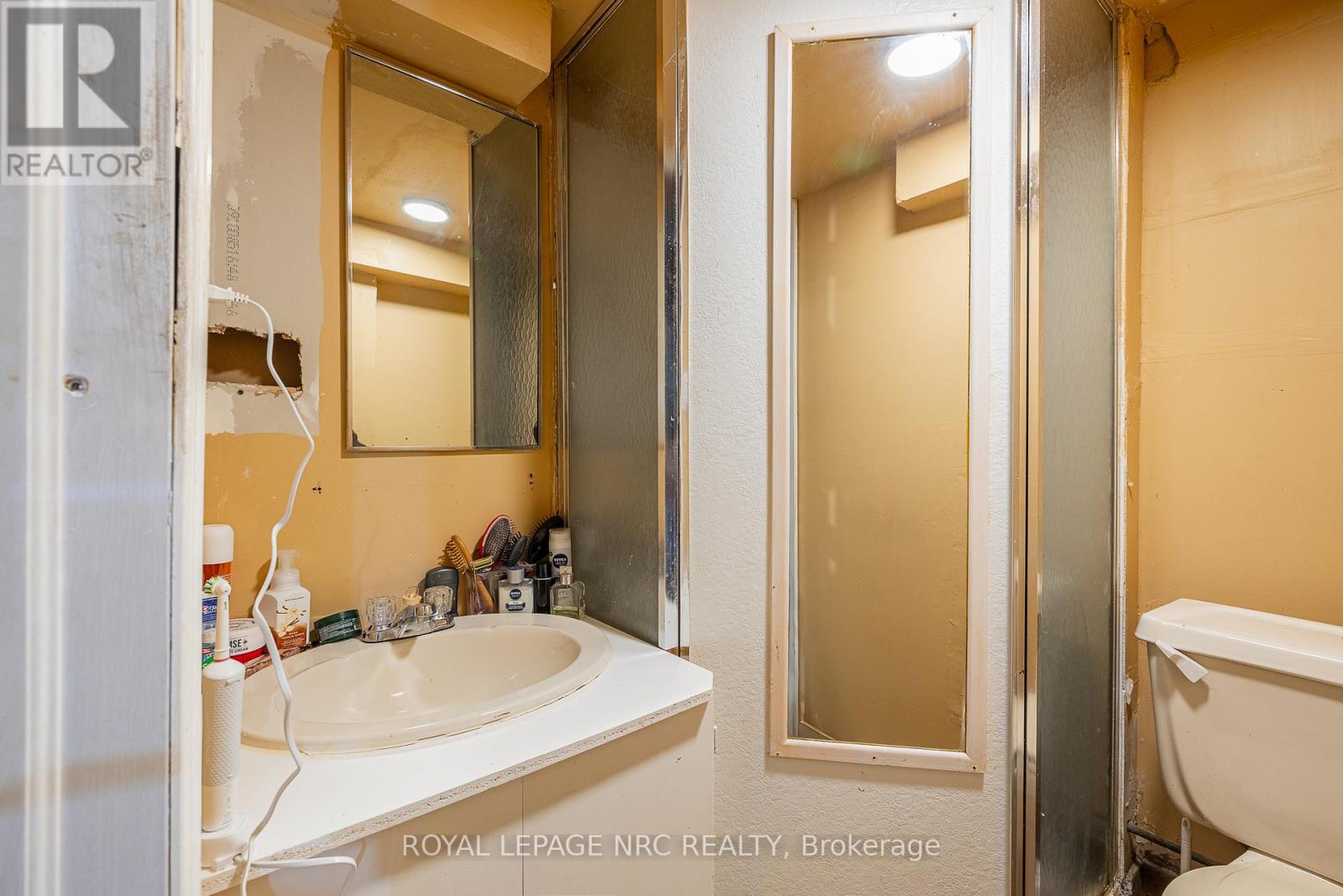 39 - 4215 Meadowvale Drive, Niagara Falls, Ontario  L2E 5W8 - Photo 24 - X12381677