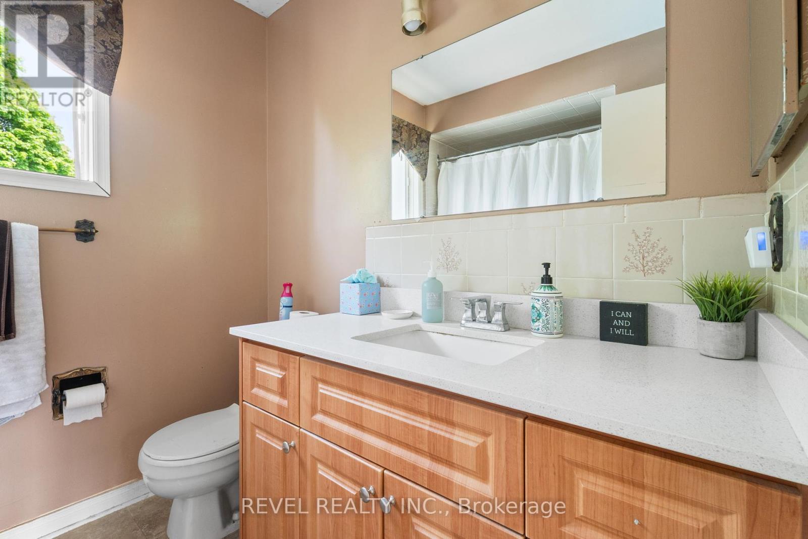 12 Robinson Crescent, Whitby, Ontario  L1N 6W5 - Photo 14 - E12381807