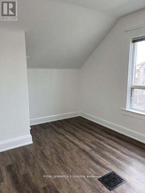 Upper - 169 Chambers Avenue, Toronto, Ontario  M6N 3M5 - Photo 13 - W12270605