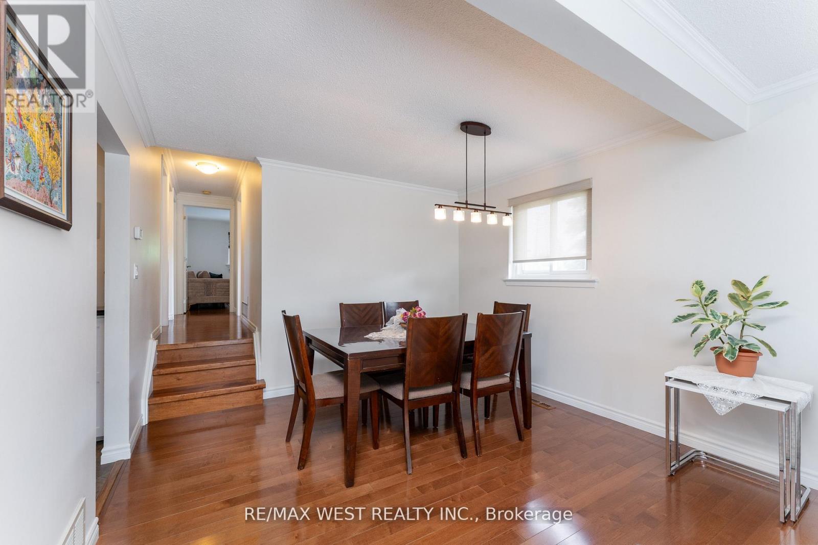 44 Fidelia Crescent, Brampton, Ontario  L6T 3P8 - Photo 11 - W12381569