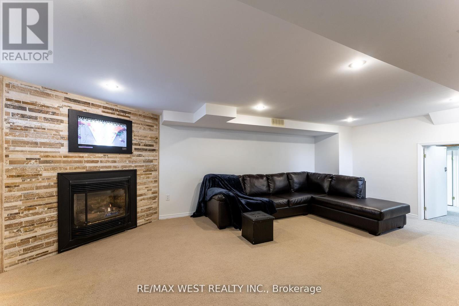 44 Fidelia Crescent, Brampton, Ontario  L6T 3P8 - Photo 21 - W12381569
