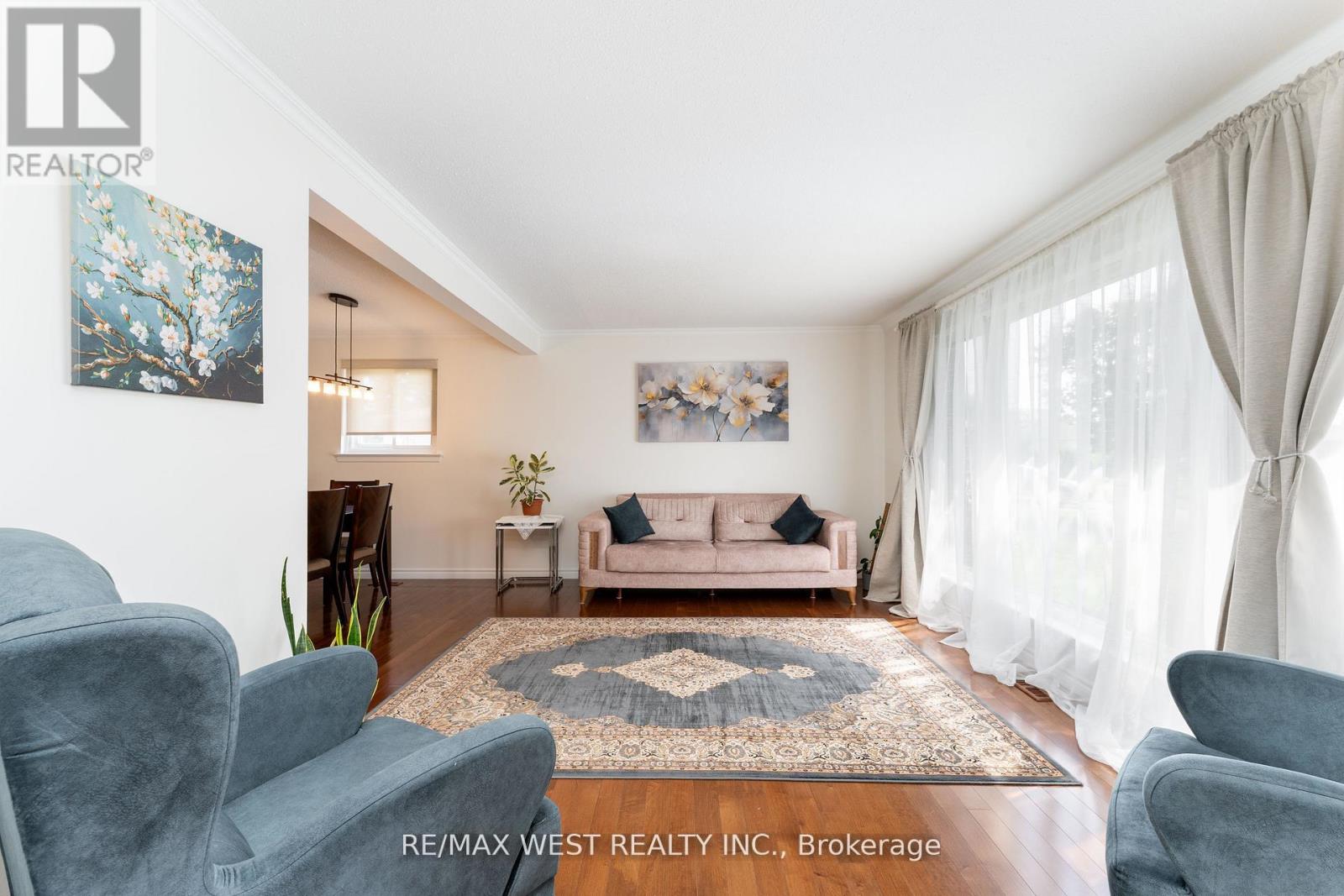 44 Fidelia Crescent, Brampton, Ontario  L6T 3P8 - Photo 7 - W12381569