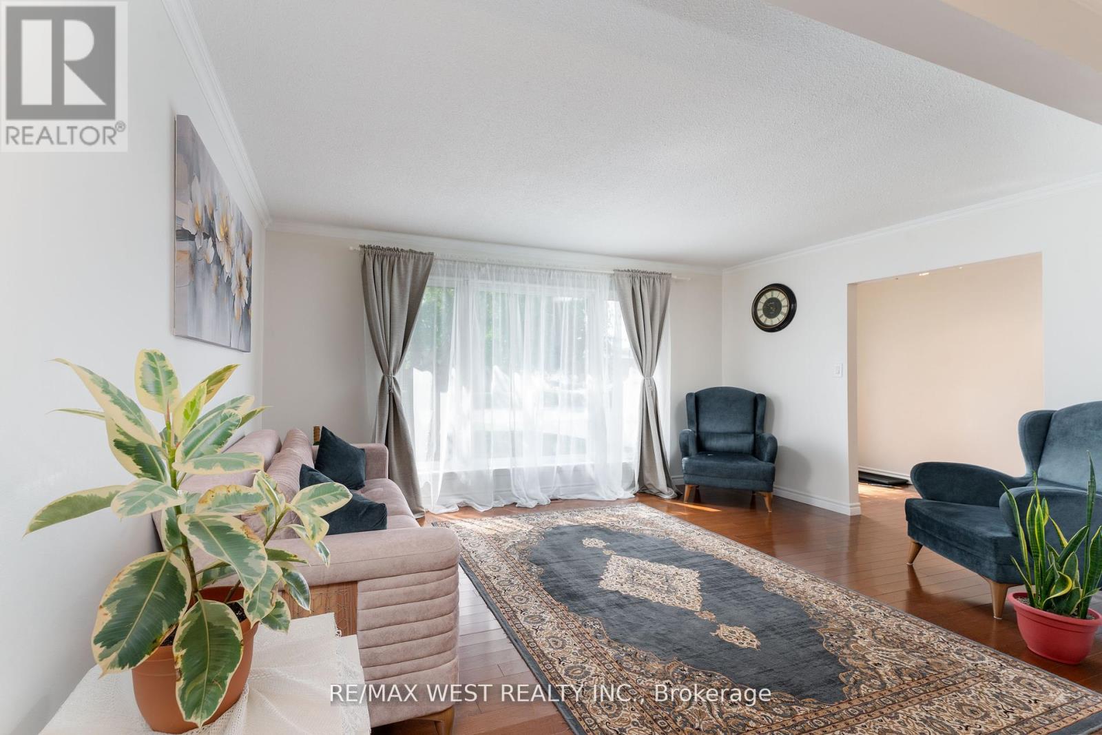 44 Fidelia Crescent, Brampton, Ontario  L6T 3P8 - Photo 9 - W12381569