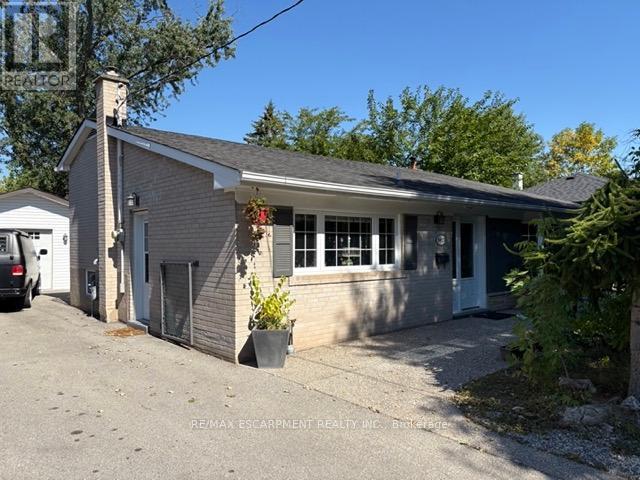 5433 Spruce Avenue, Burlington, Ontario  L7L 1N8 - Photo 1 - W12381622