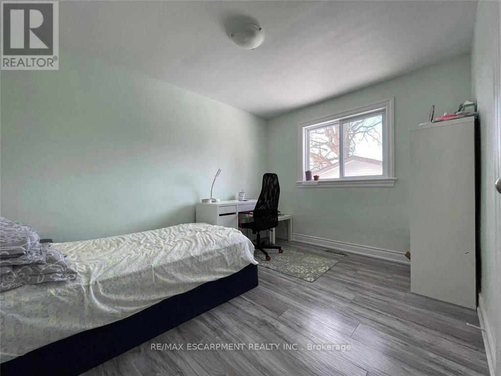 5433 Spruce Avenue, Burlington, Ontario  L7L 1N8 - Photo 10 - W12381622