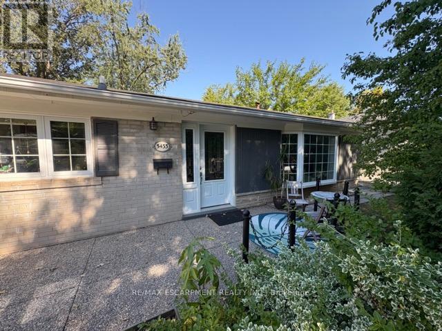 5433 Spruce Avenue, Burlington, Ontario  L7L 1N8 - Photo 2 - W12381622