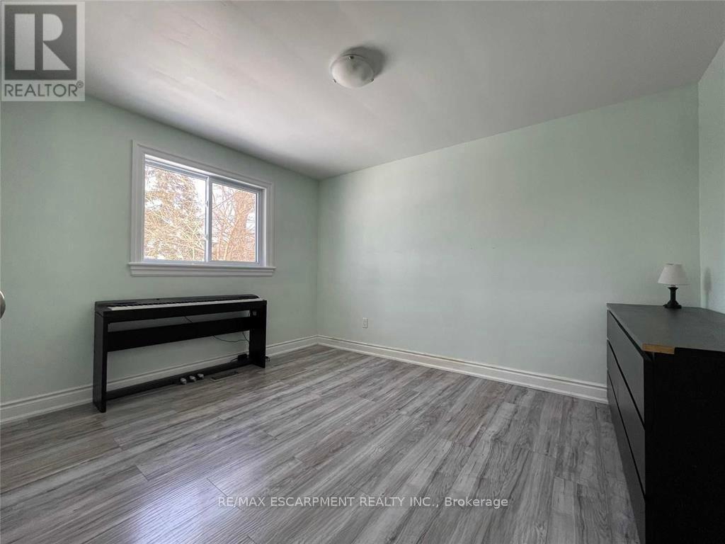 5433 Spruce Avenue, Burlington, Ontario  L7L 1N8 - Photo 8 - W12381622