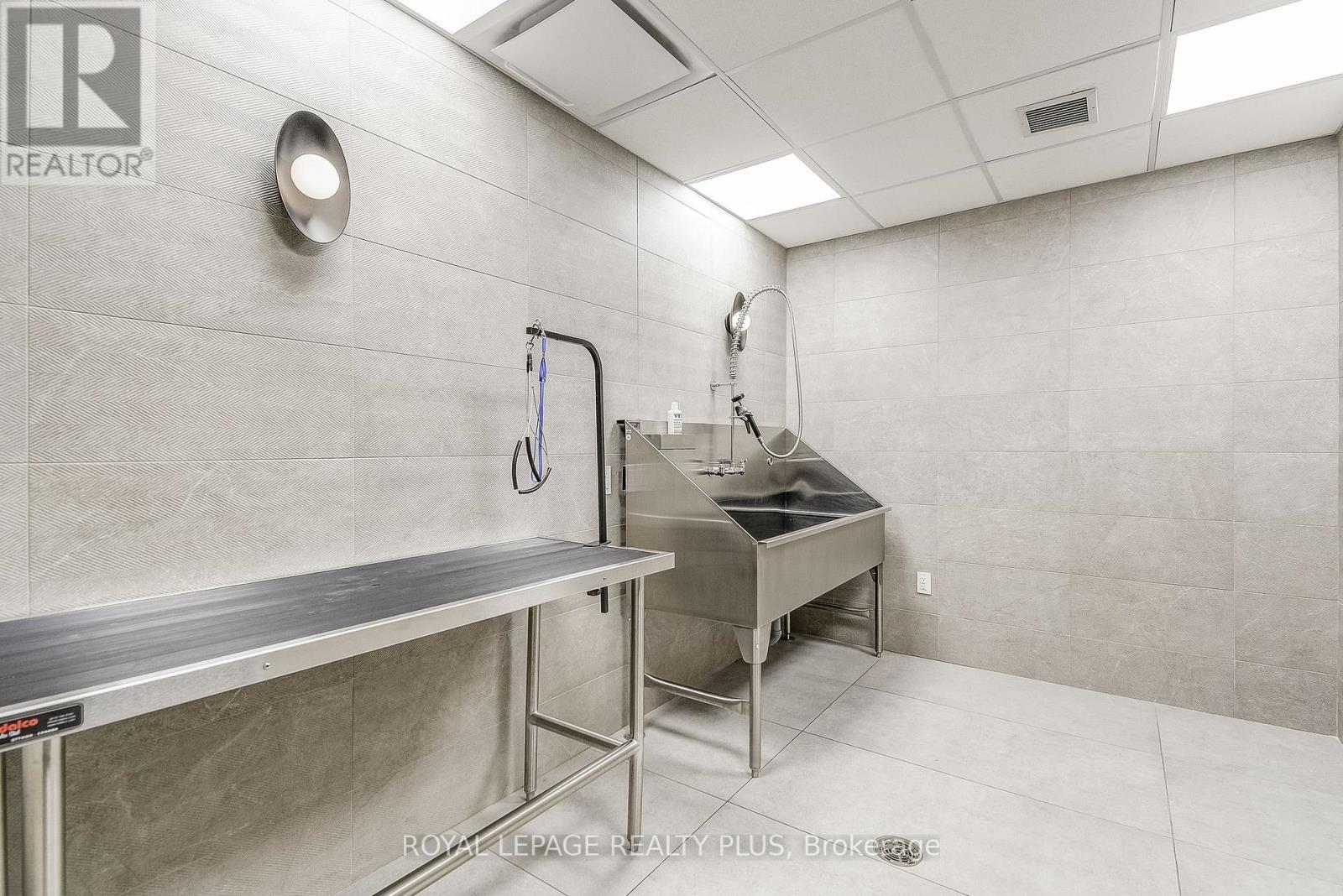 2202 - 3220 William Coltson Avenue, Oakville, Ontario  L6H 7X9 - Photo 32 - W12381638