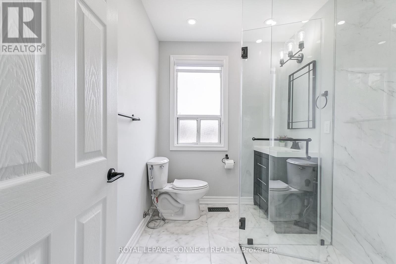 1478 Lawrence Avenue W, Toronto (Maple Leaf), Ontario  M6L 1B3 - Photo 11 - W12381641