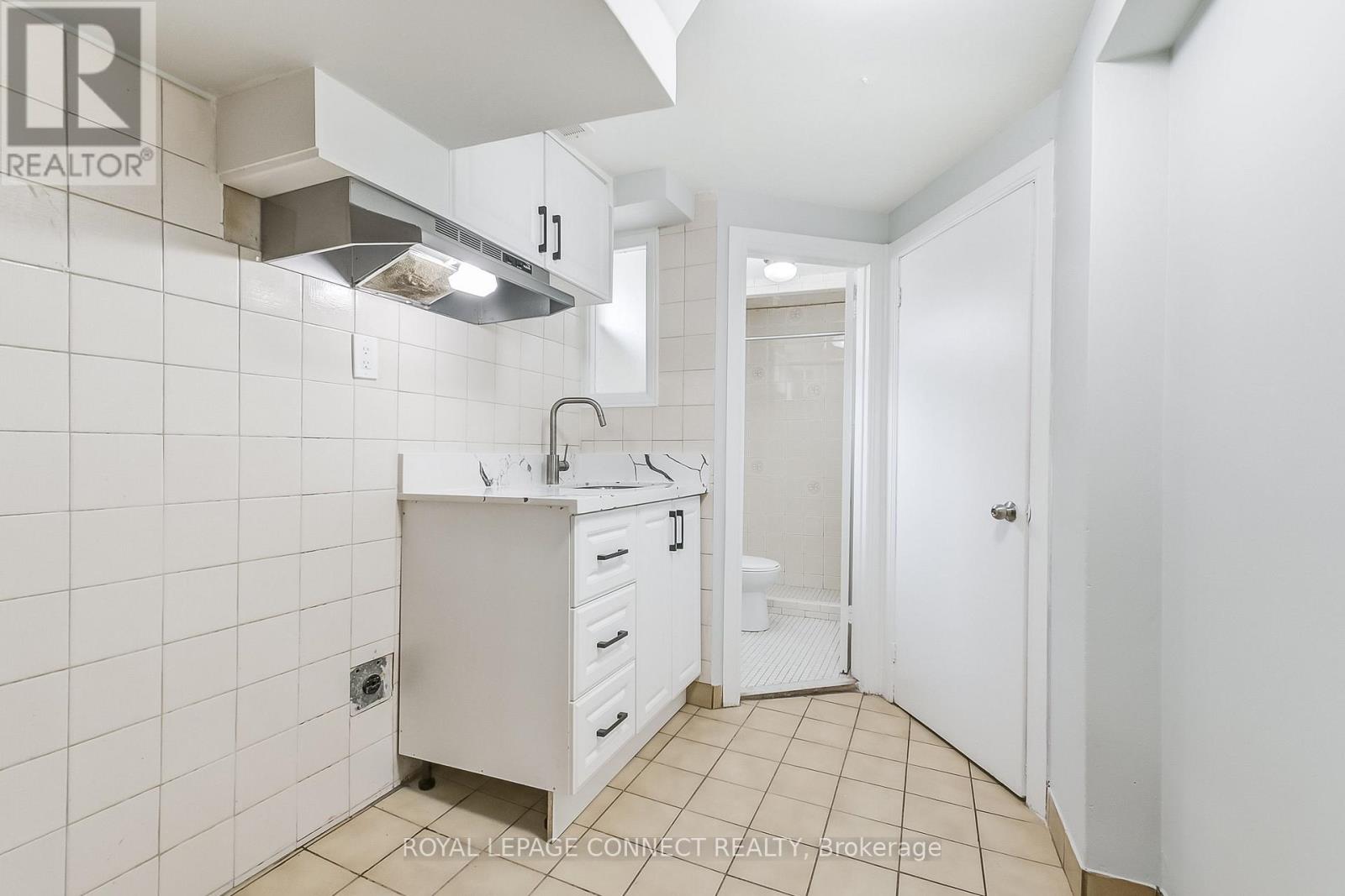 1478 Lawrence Avenue W, Toronto (Maple Leaf), Ontario  M6L 1B3 - Photo 16 - W12381641