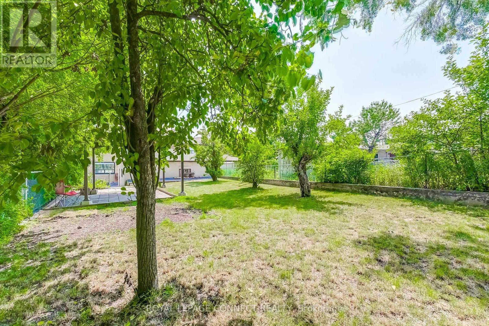 1478 Lawrence Avenue W, Toronto (Maple Leaf), Ontario  M6L 1B3 - Photo 20 - W12381641