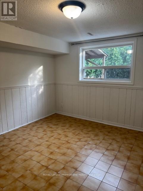 14 Bramhall Court, Brampton, Ontario  L6V 3L2 - Photo 8 - W12381662