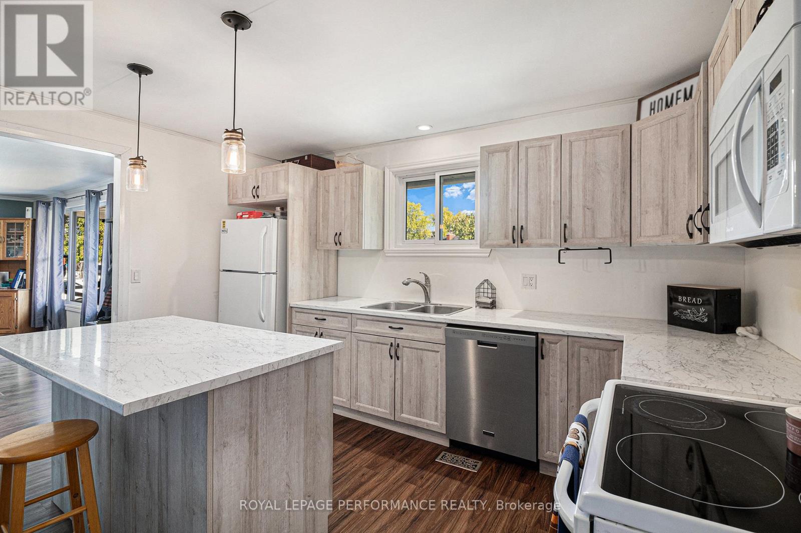 16099 Northfield Road, South Stormont, Ontario  K0C 1R0 - Photo 15 - X12381820