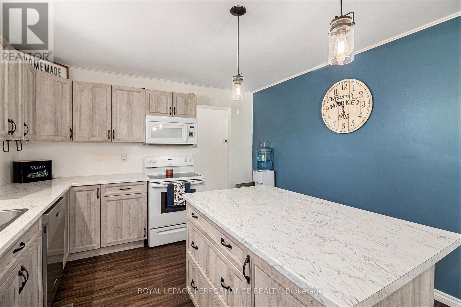 16099 Northfield Road, South Stormont, Ontario  K0C 1R0 - Photo 17 - X12381820