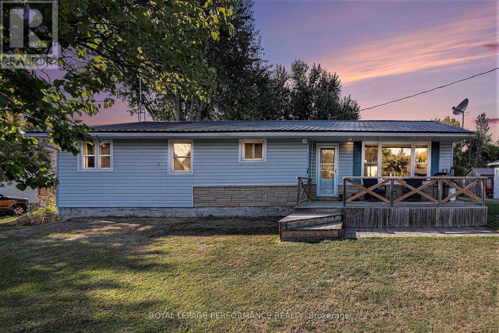16099 Northfield Road, South Stormont, Ontario  K0C 1R0 - Photo 2 - X12381820