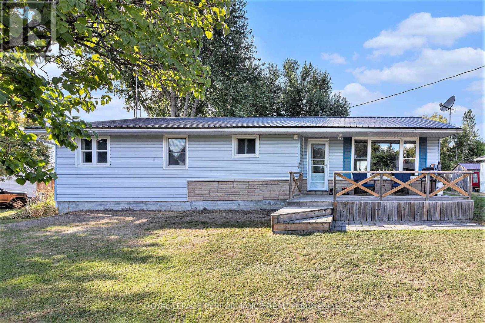 16099 Northfield Road, South Stormont, Ontario  K0C 1R0 - Photo 3 - X12381820