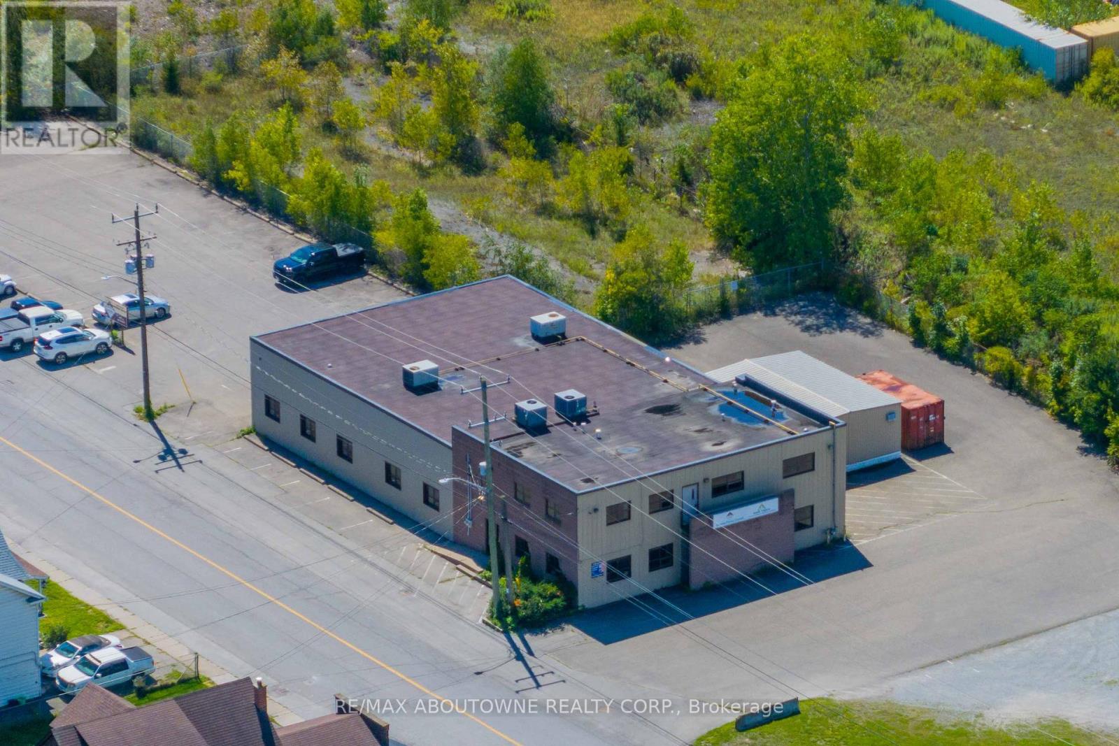 198 Welland Street, Port Colborne (East Village), Ontario  L3K 5V8 - Photo 2 - X12381653