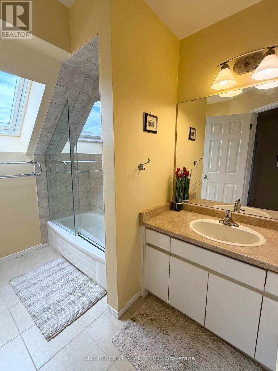1 Dunbar Crescent, St. Catharines, Ontario  L2W 1A6 - Photo 19 - X12367571