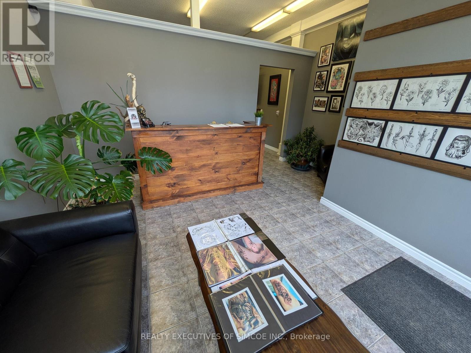 94 Bayfield Street, Barrie, Ontario  L4M 3A8 - Photo 3 - S12351061