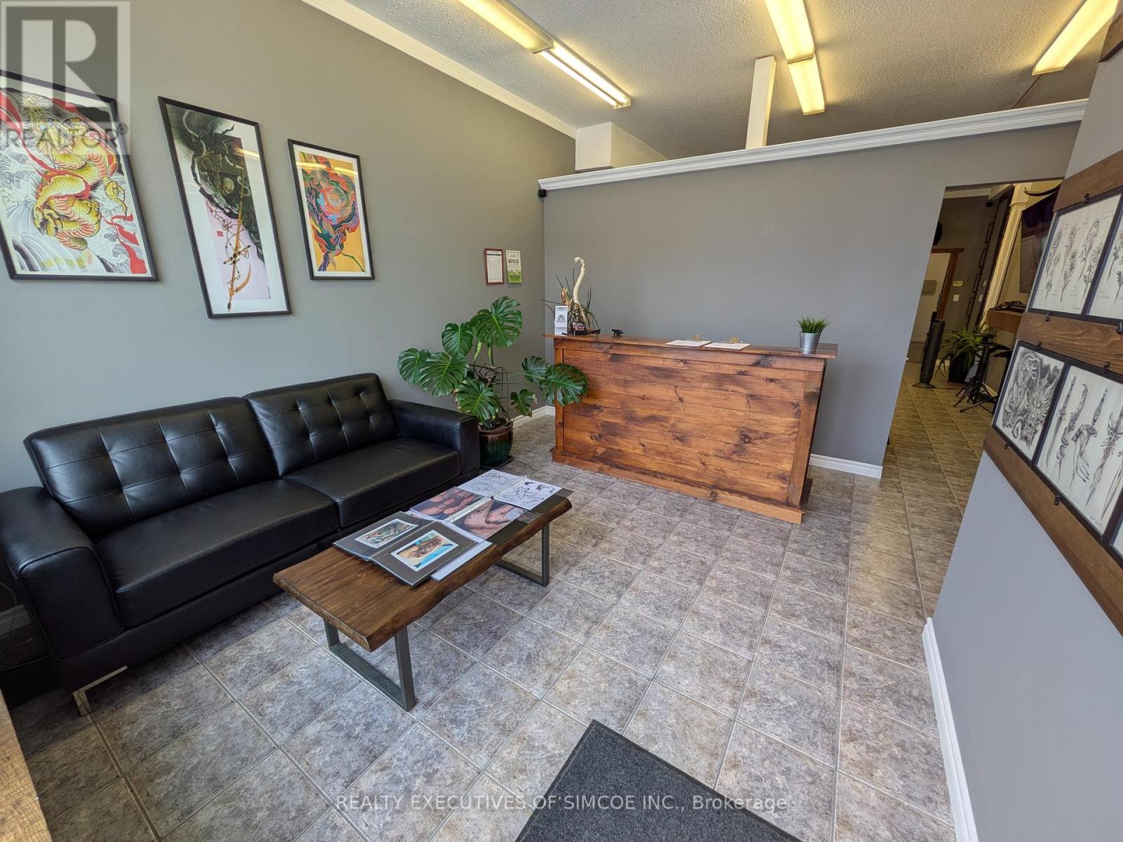 94 Bayfield Street, Barrie, Ontario  L4M 3A8 - Photo 4 - S12351061