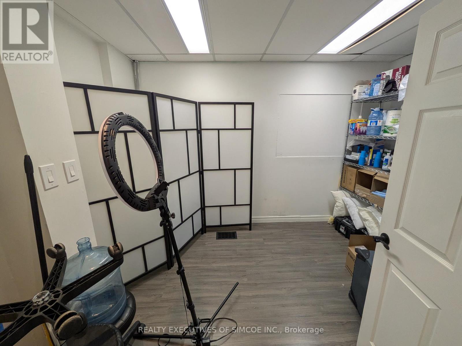 94 Bayfield Street, Barrie, Ontario  L4M 3A8 - Photo 7 - S12351061