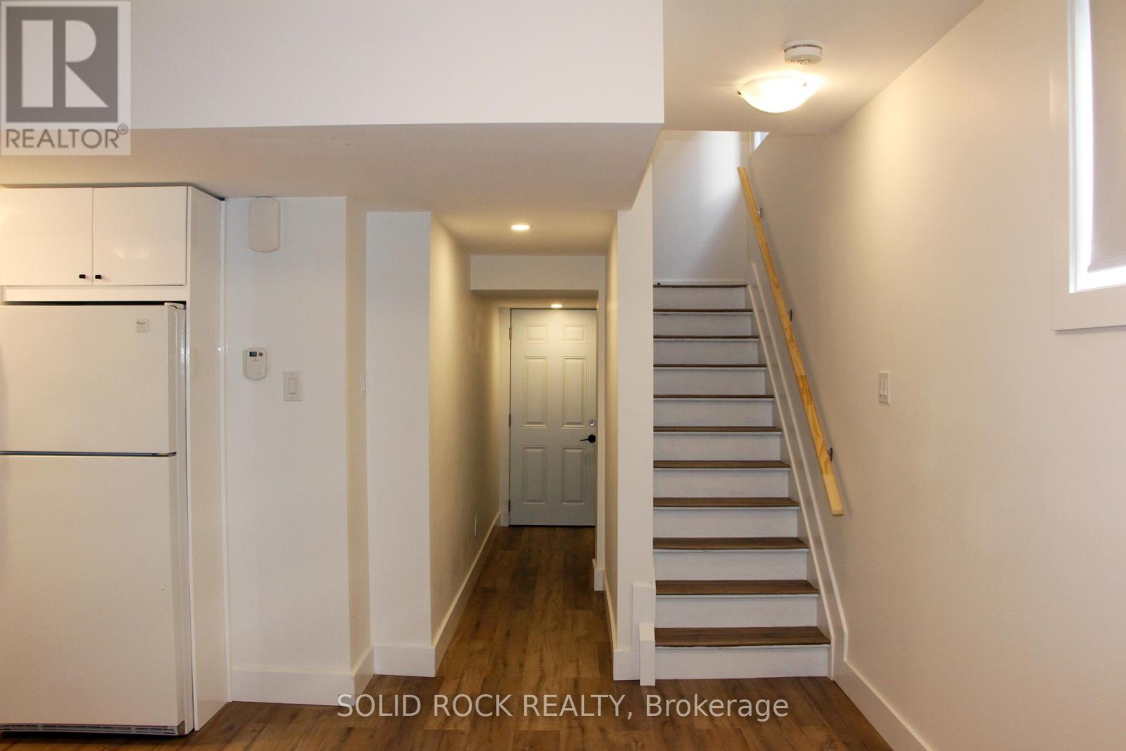 846 Alpine Avenue, Ottawa, Ontario  K2B 5R6 - Photo 4 - X12381305