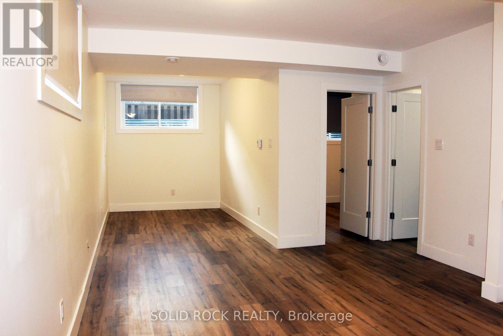 846 Alpine Avenue, Ottawa, Ontario  K2B 5R6 - Photo 2 - X12381305