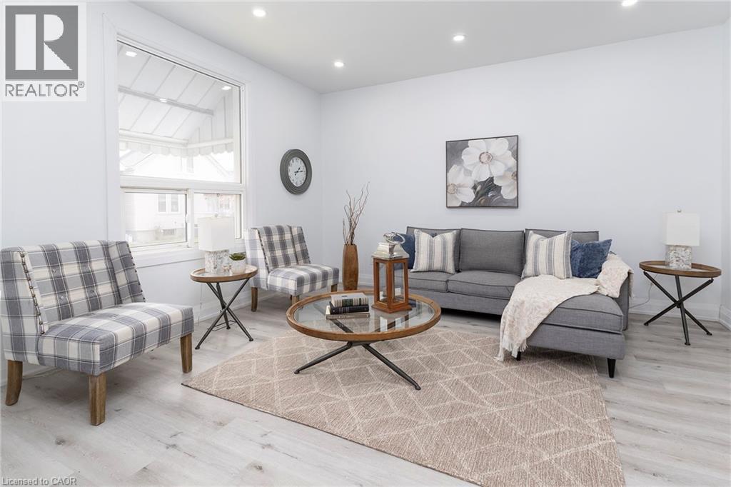 Property at 27 HARVEY Street image 4