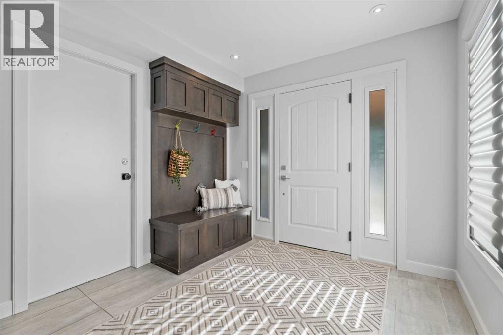 Property at 5444 Varsity Drive NW image 3