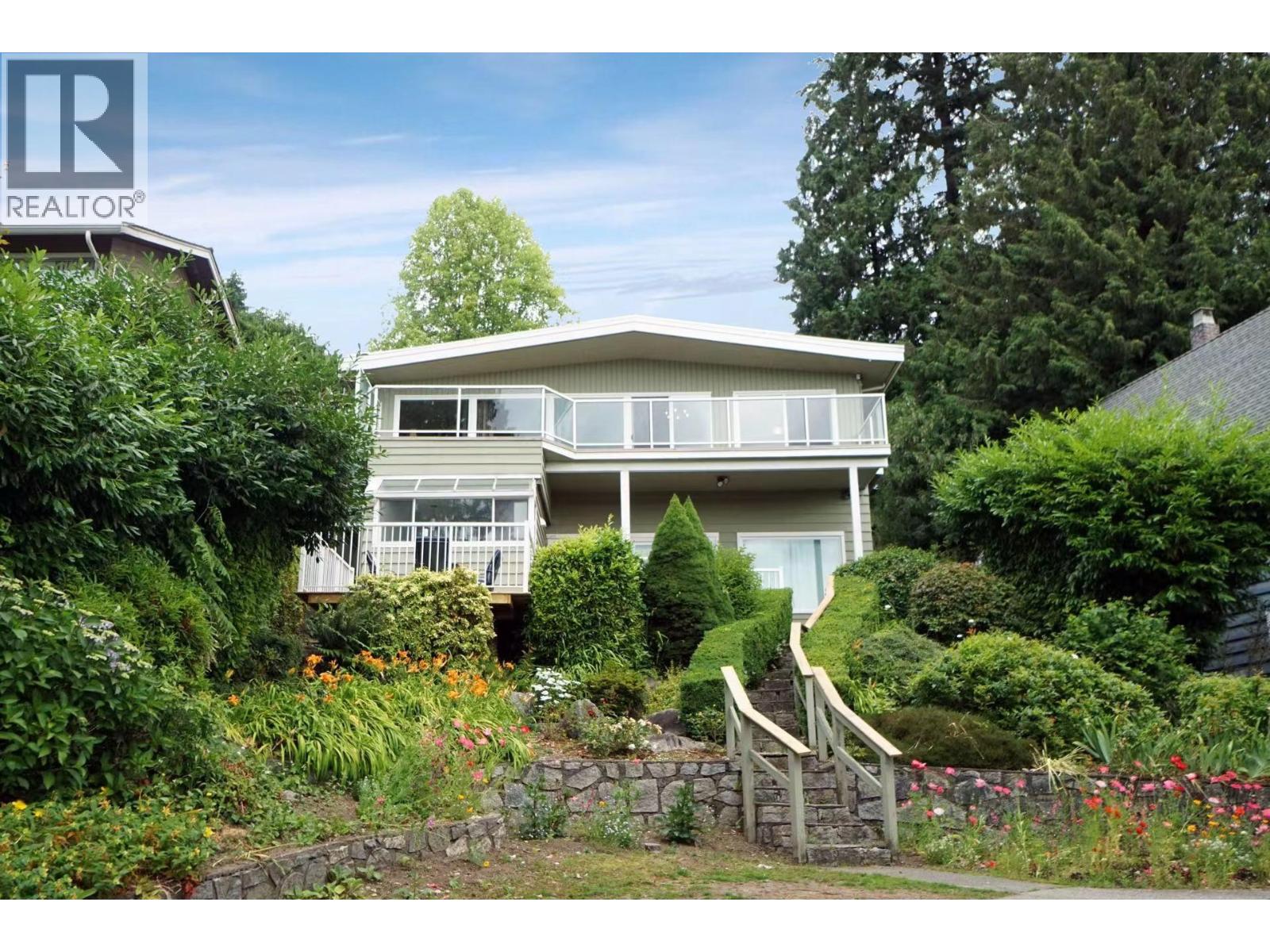 850 ESQUIMALT AVENUE, West Vancouver, British Columbia