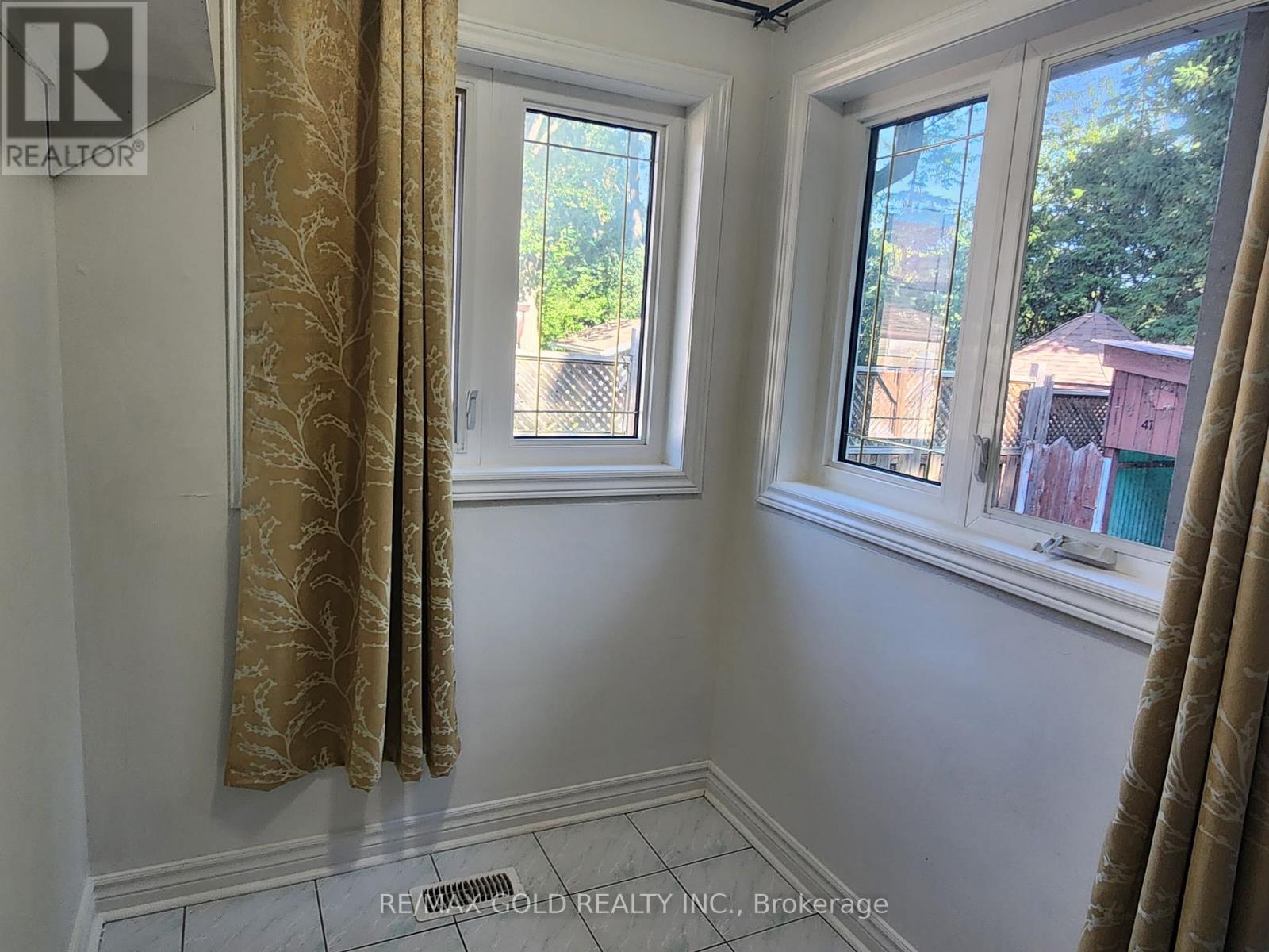 417 Taylor Mills Drive N, Richmond Hill, Ontario  L4C 2V1 - Photo 8 - N12381469