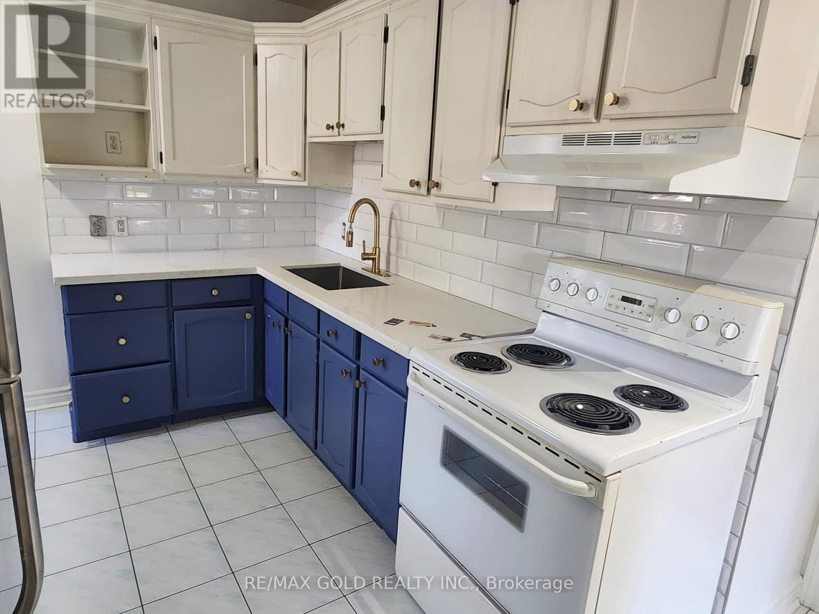 417 Taylor Mills Drive N, Richmond Hill, Ontario  L4C 2V1 - Photo 9 - N12381469