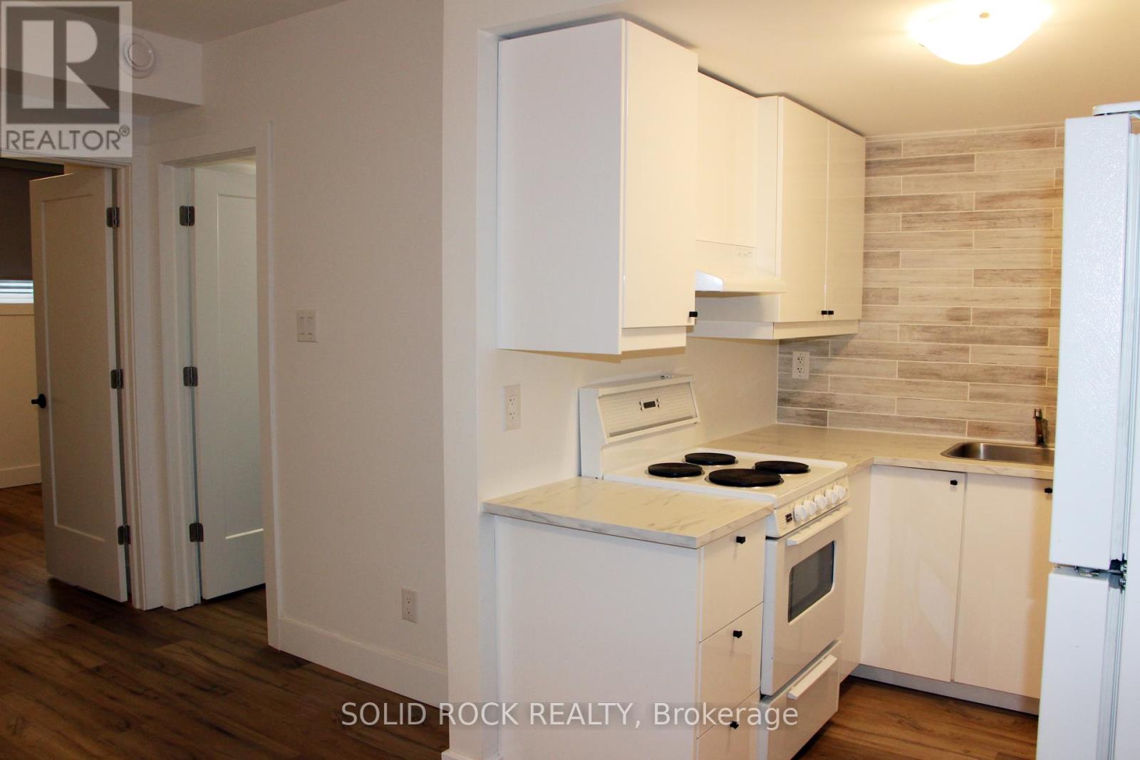 846 Alpine Avenue, Ottawa, Ontario  K2B 5R6 - Photo 12 - X12381305