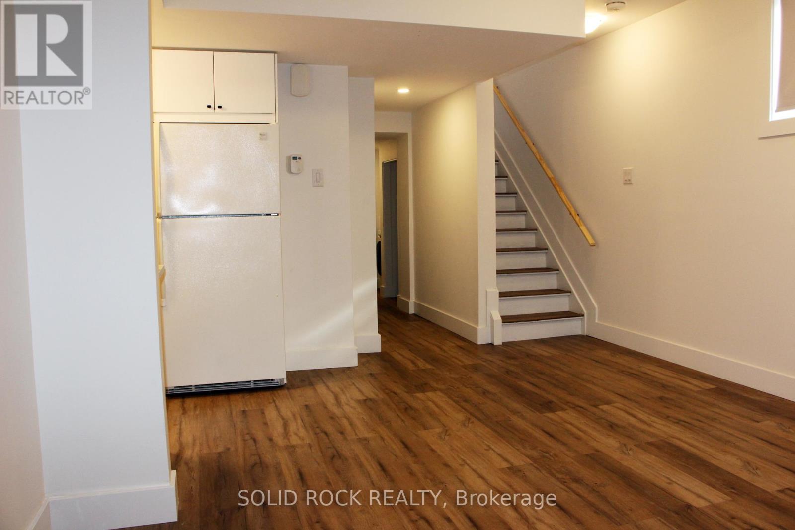 846 Alpine Avenue, Ottawa, Ontario  K2B 5R6 - Photo 9 - X12381305