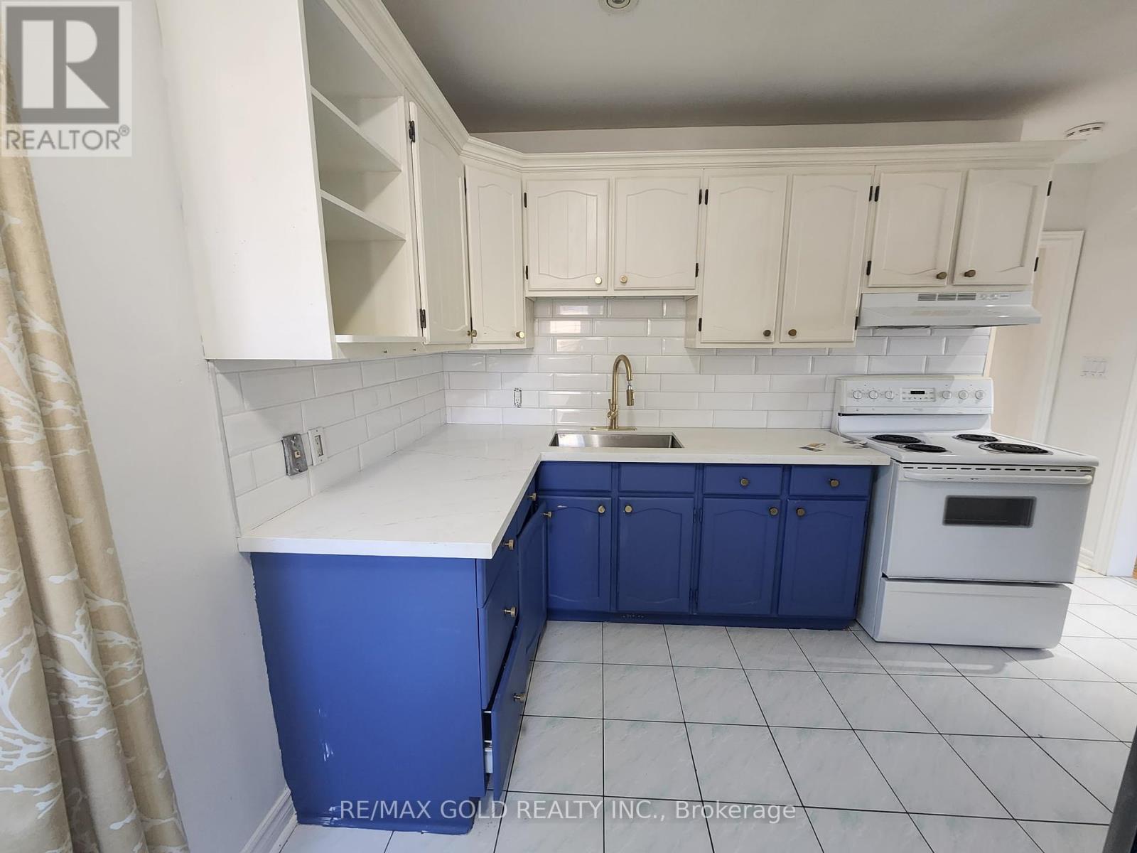 417 Taylor Mills Drive N, Richmond Hill, Ontario  L4C 2V1 - Photo 2 - N12381469