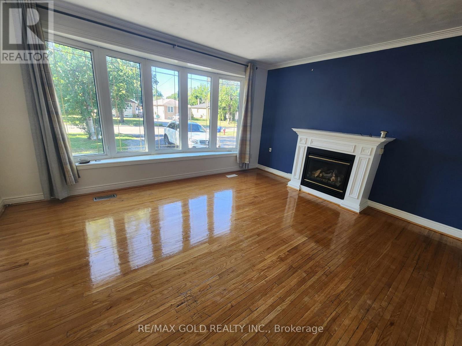 417 Taylor Mills Drive N, Richmond Hill, Ontario  L4C 2V1 - Photo 3 - N12381469