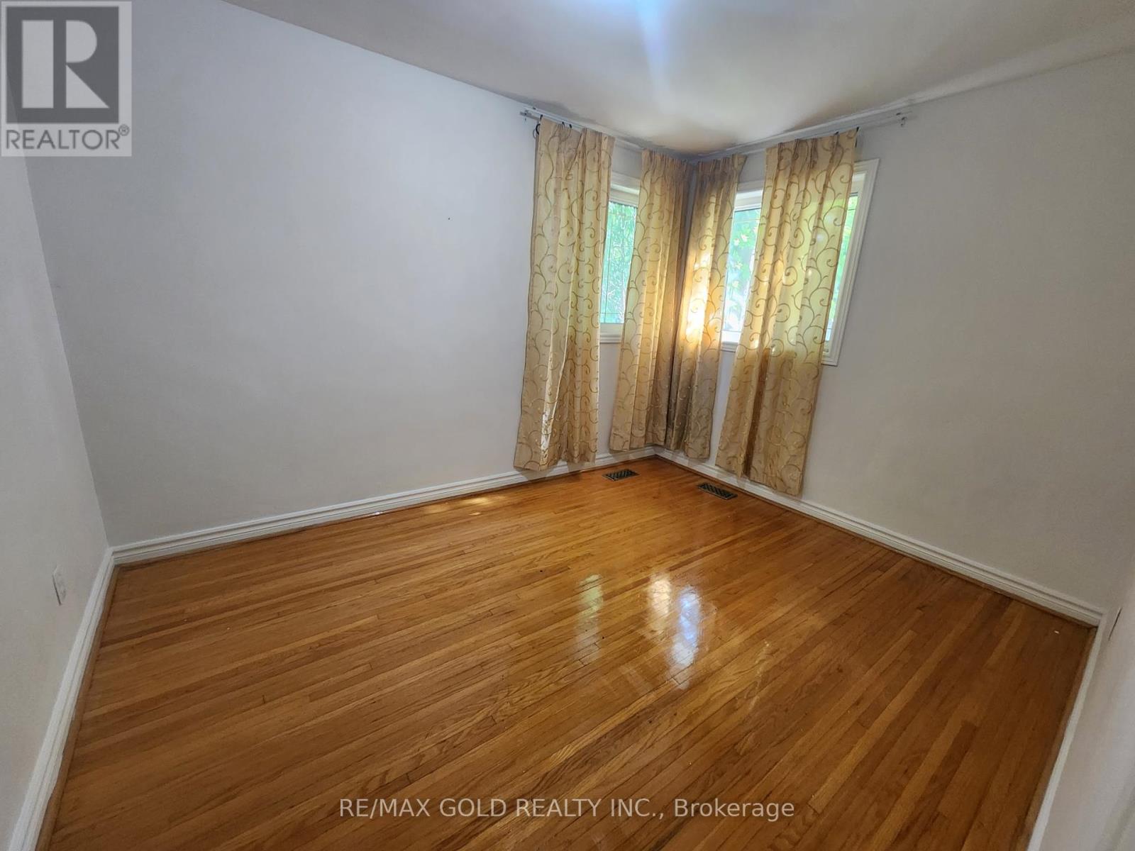 417 Taylor Mills Drive N, Richmond Hill, Ontario  L4C 2V1 - Photo 4 - N12381469