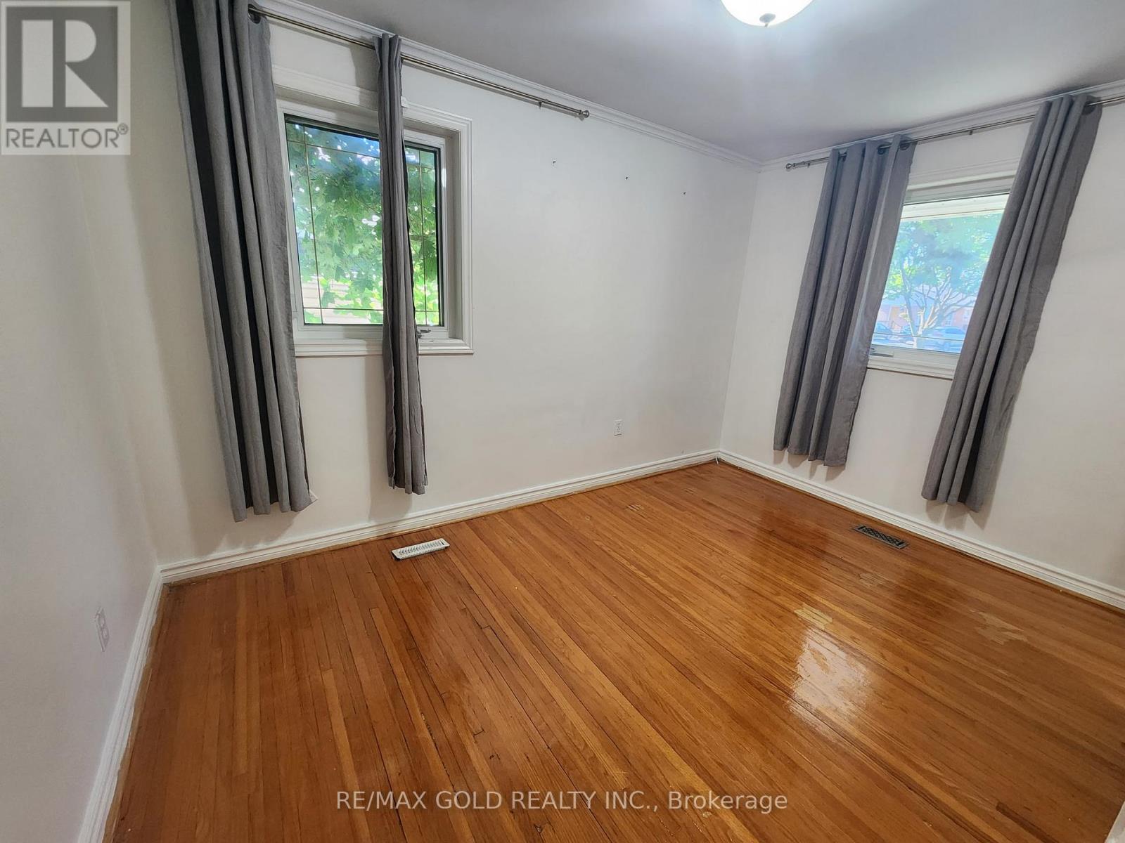 417 Taylor Mills Drive N, Richmond Hill, Ontario  L4C 2V1 - Photo 5 - N12381469