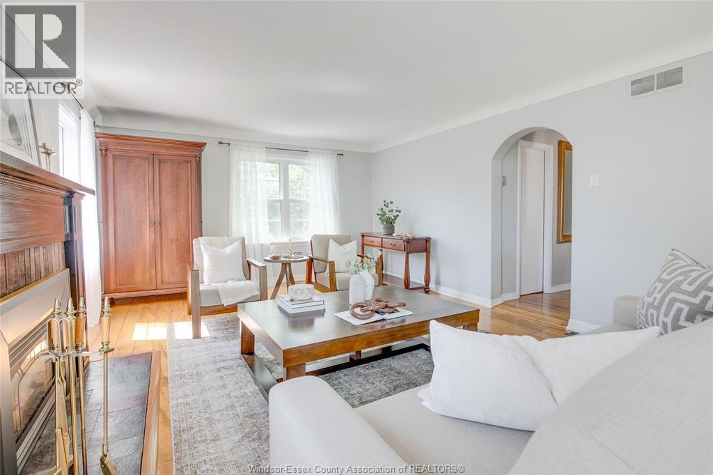 6239 Holden Road, Tecumseh, Ontario  N0R 1L0 - Photo 6 - 25022421