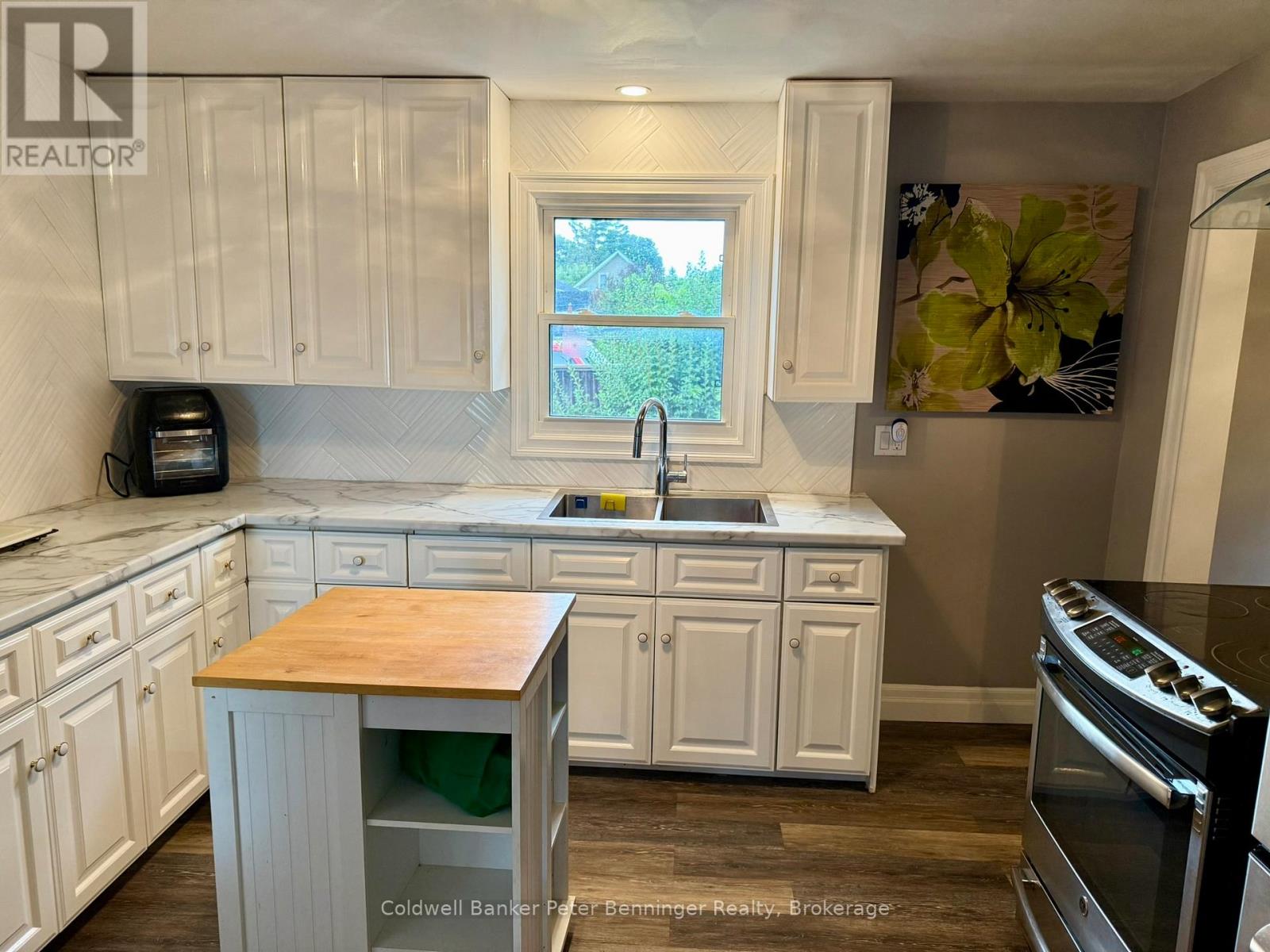 582 9th Street, Hanover, Ontario  N4N 1M6 - Photo 8 - X12381873