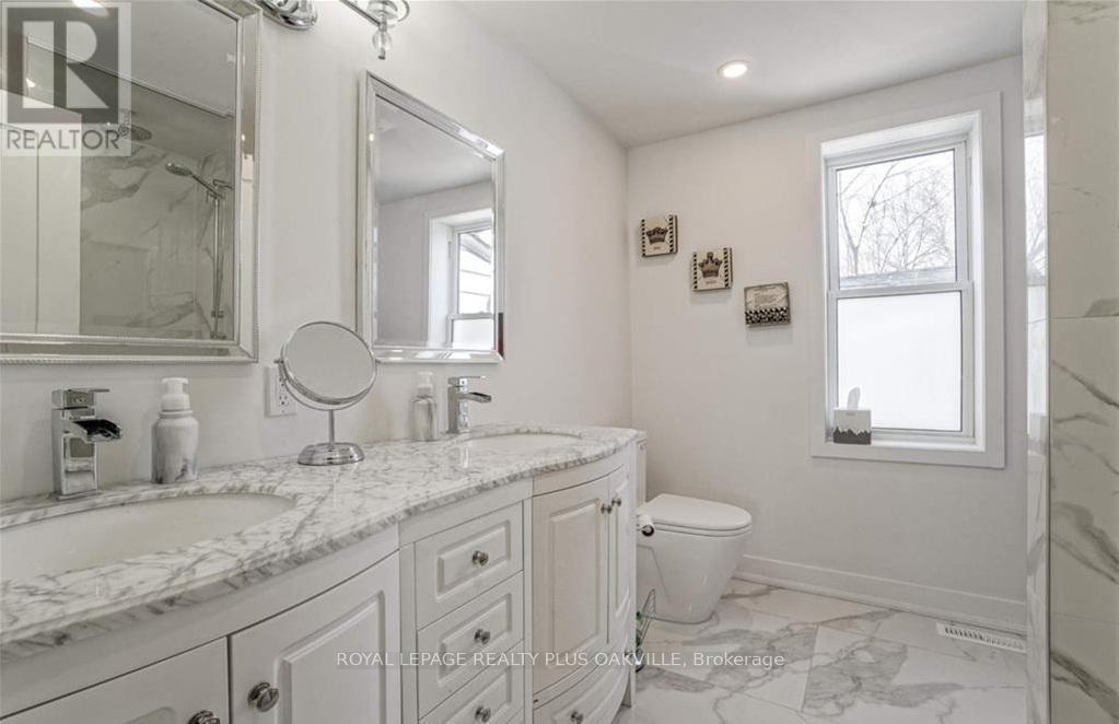 564 Lyons Lane, Oakville, Ontario  L6J 2Y1 - Photo 14 - W12370151