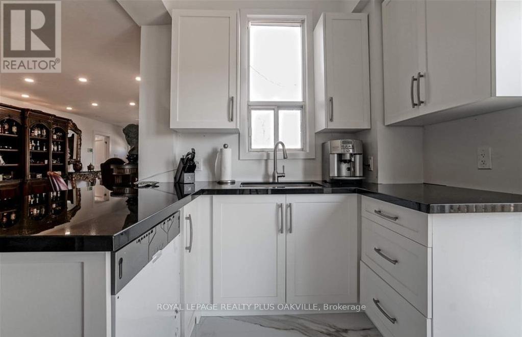 564 Lyons Lane, Oakville, Ontario  L6J 2Y1 - Photo 10 - W12370151
