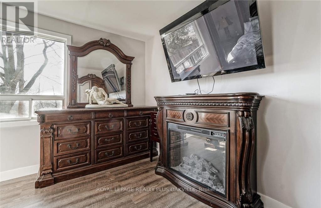 564 Lyons Lane, Oakville, Ontario  L6J 2Y1 - Photo 12 - W12370151