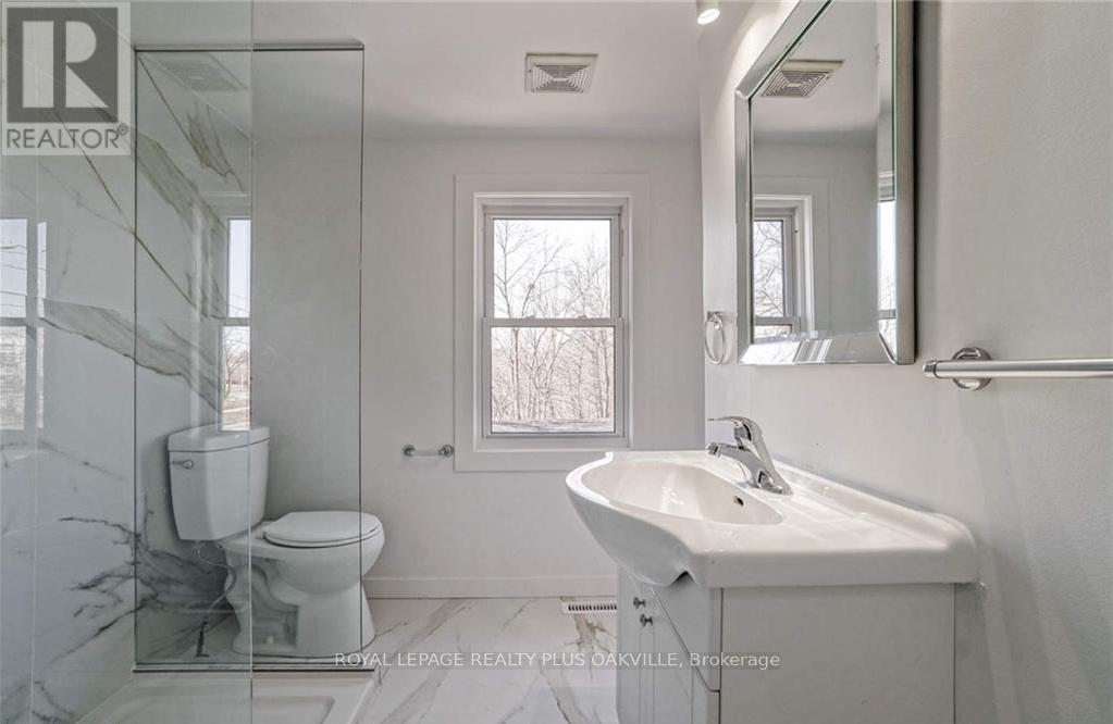 564 Lyons Lane, Oakville, Ontario  L6J 2Y1 - Photo 32 - W12370151