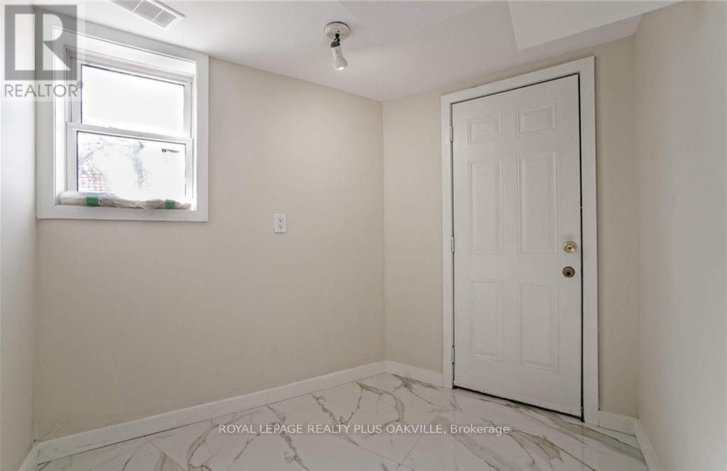 564 Lyons Lane, Oakville, Ontario  L6J 2Y1 - Photo 37 - W12370151