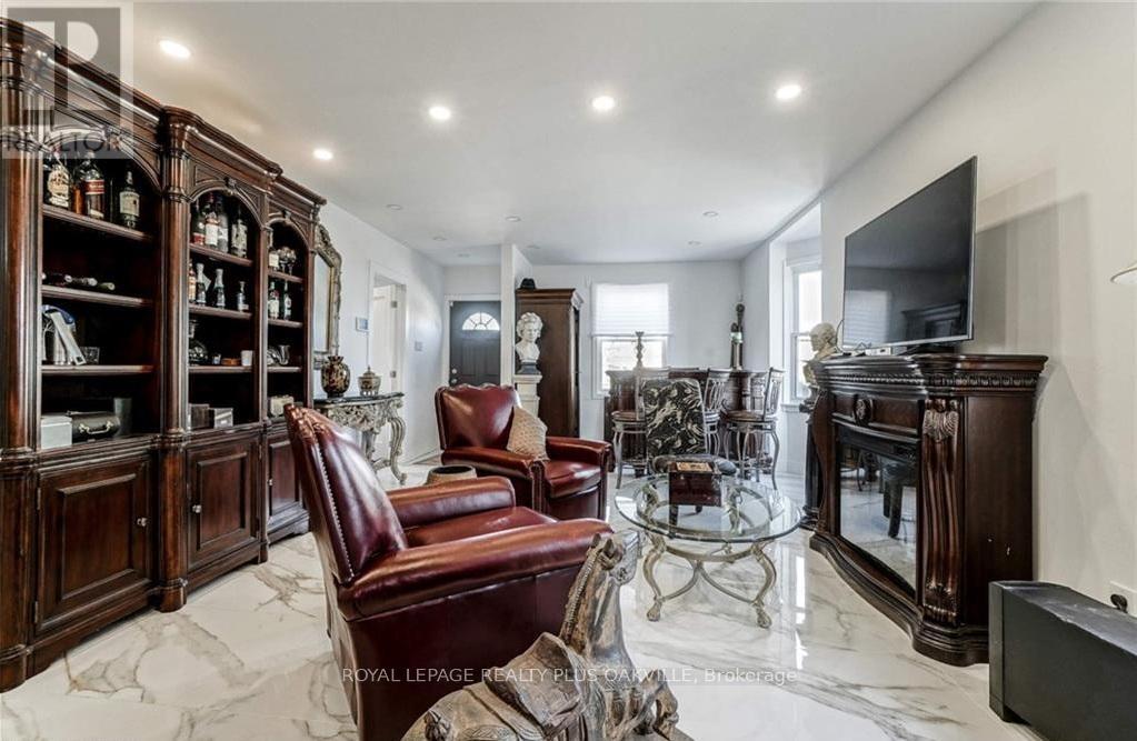 564 Lyons Lane, Oakville, Ontario  L6J 2Y1 - Photo 7 - W12370151