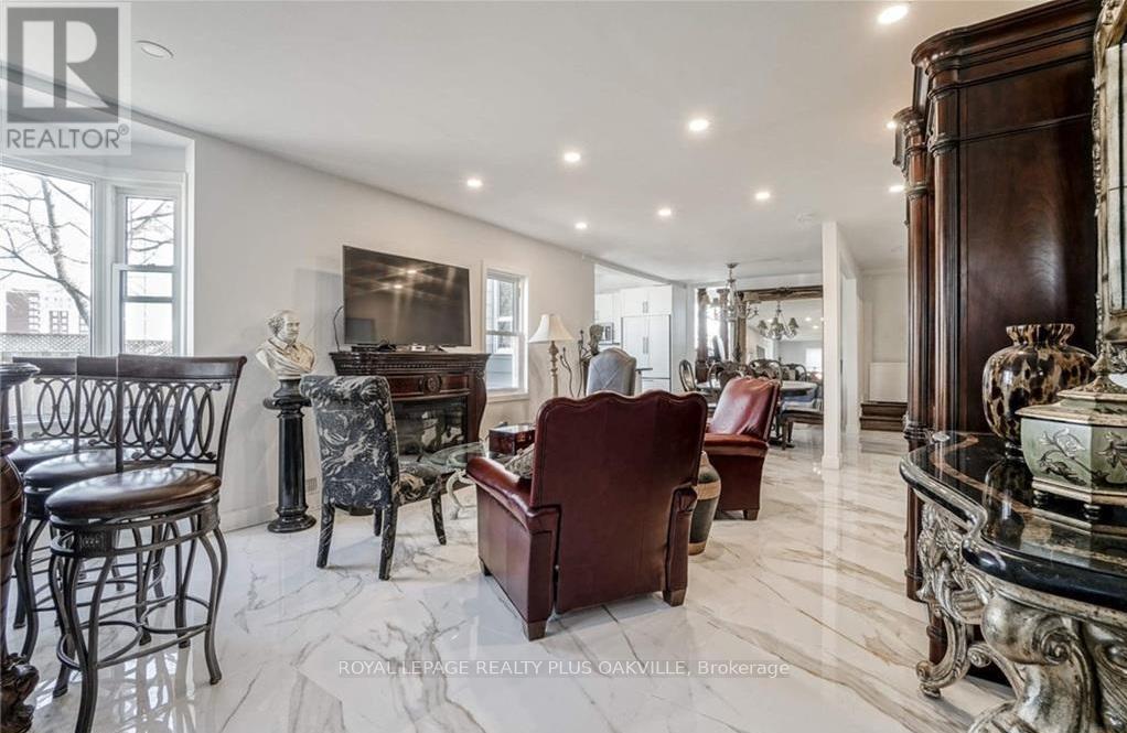 564 Lyons Lane, Oakville, Ontario  L6J 2Y1 - Photo 5 - W12370151