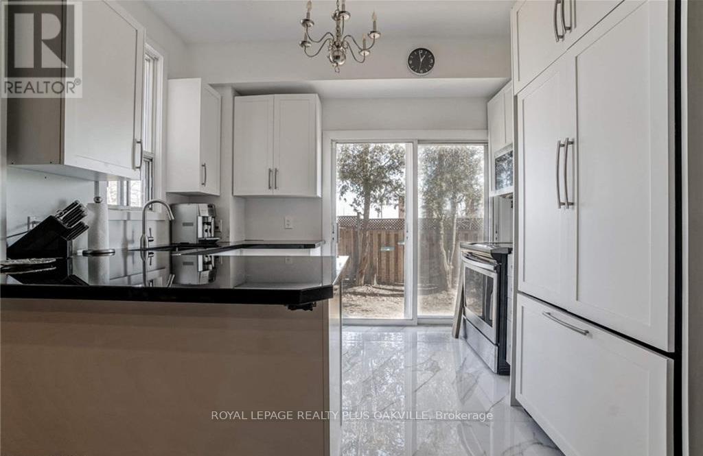 564 Lyons Lane, Oakville, Ontario  L6J 2Y1 - Photo 8 - W12370151
